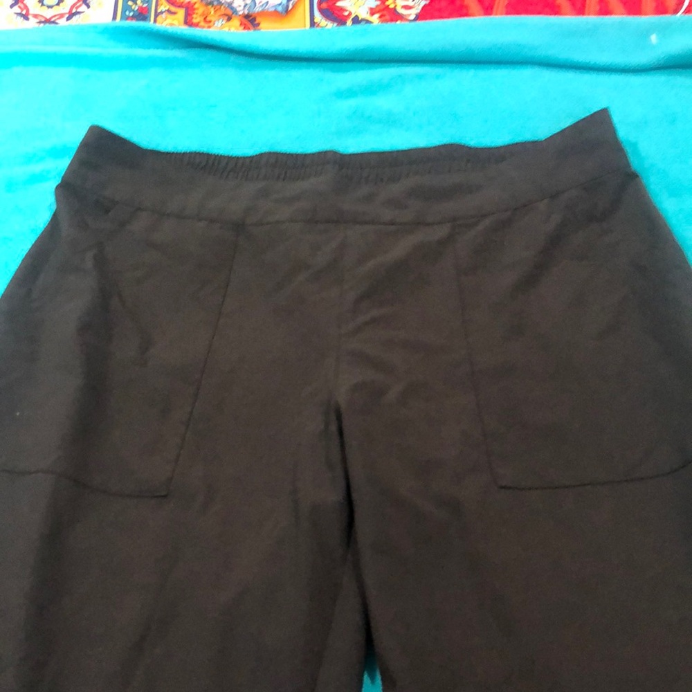 Black crop pants